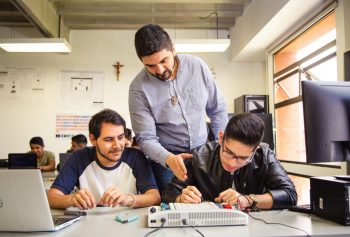 Catedráticos de la Facultad de Ingeniería representan a la UNIS en el Foro para la Gobernanza de la Internet