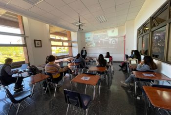 Autor de “Mariscal VIP” compartió el proceso de elaboración del reportaje con estudiantes de periodismo