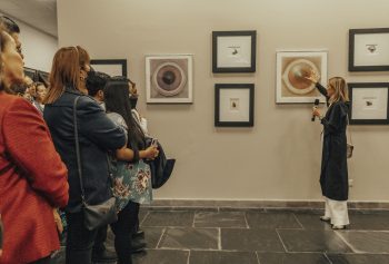 Rodolfo Abularach, el artista detrás de los ojos que observan a los visitantes del MURB