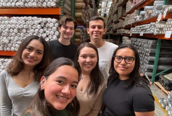 Estudiantes de Negocios Internacionales se adentran en el mundo de la logística en la empresa Postforming