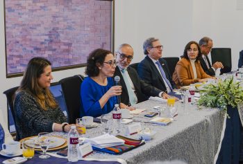 Un desayuno con horizontes de cooperación internacional para la UNIS