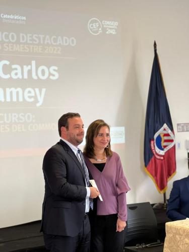 Licenciado-Carlos-Camey-profesor-de-Instituciones-del-Common-Law-y-catedrático-destacado.-1